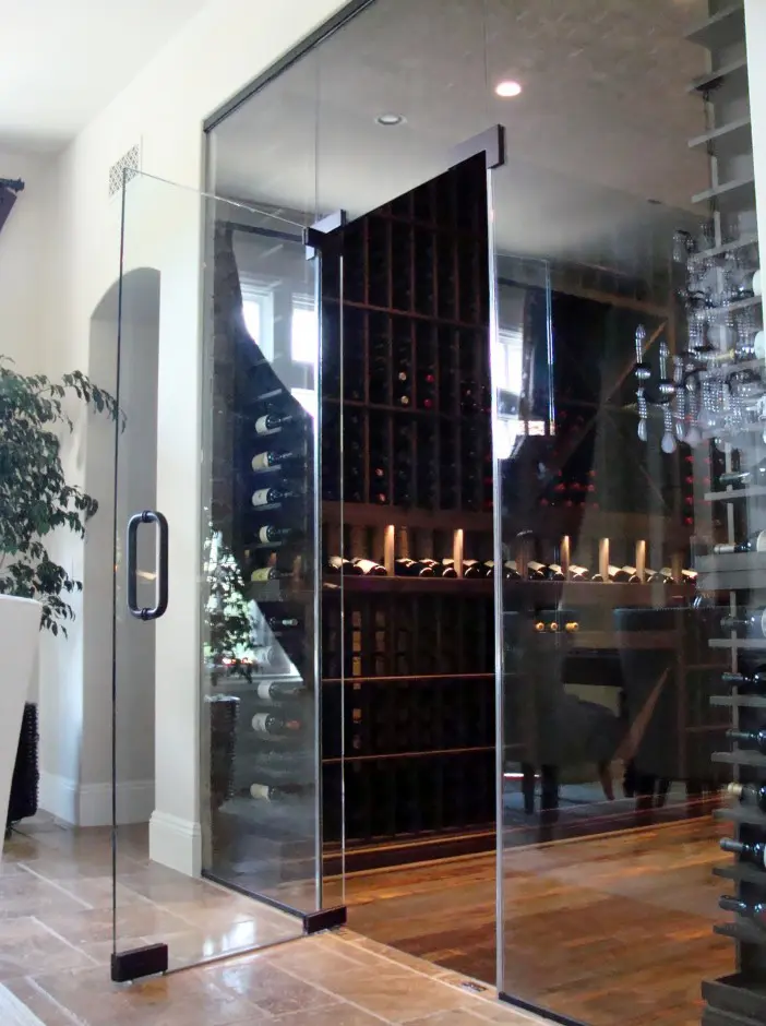 Herculite Wine Cellar Door for a Stunning Wine Cellar Design