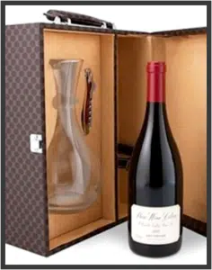 Decanter is One of the Common Gadgets for Wine Cellars 